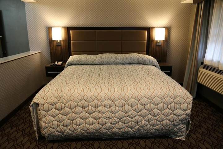 Standard | King Bed (4 of 14)