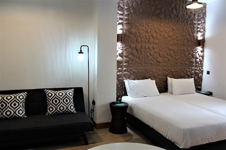Room 18 of 48