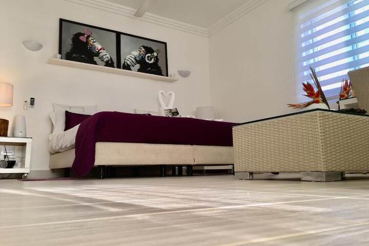 Room 21 of 136