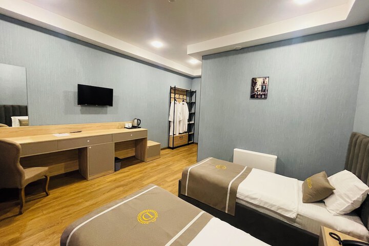 Room 37 of 42