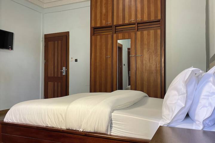 Room 19 of 124