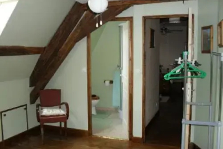 Room 10 of 11