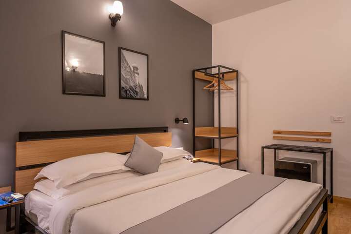 Room 9 of 25