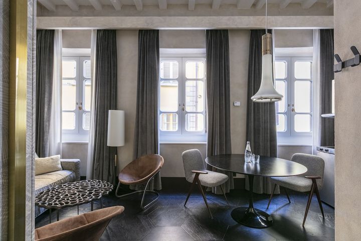 Room 2 of 17