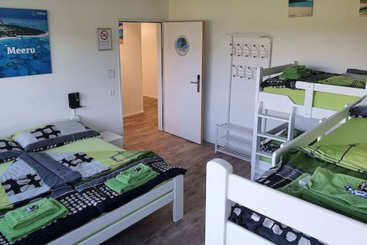 Room 32 of 60