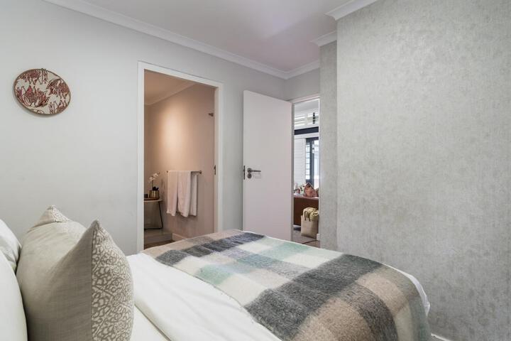 Room 8 of 28