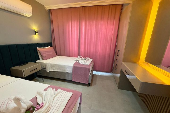 Room 7 of 19