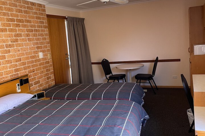 Room 4 of 7