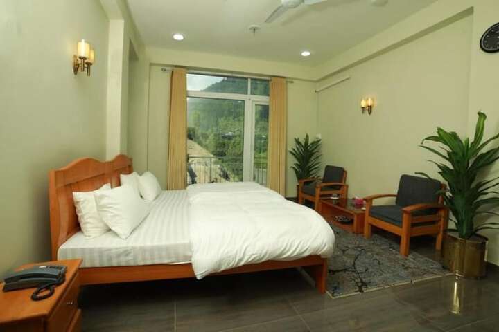 Room 13 of 35