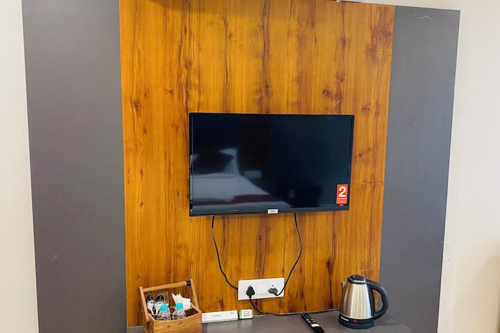 Room 10 of 14