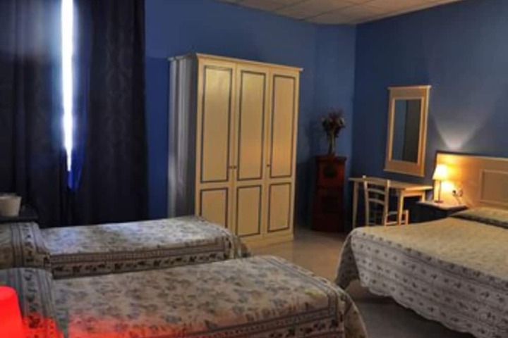 Room 15 of 25