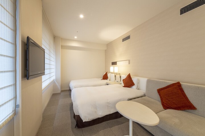 Room 14 of 38
