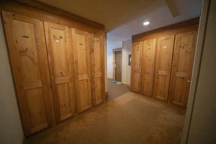 Room 7 of 16