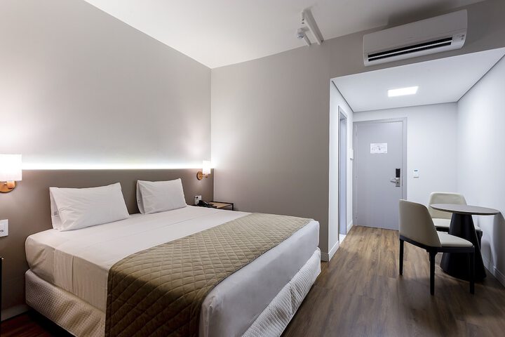 Room 5 of 70