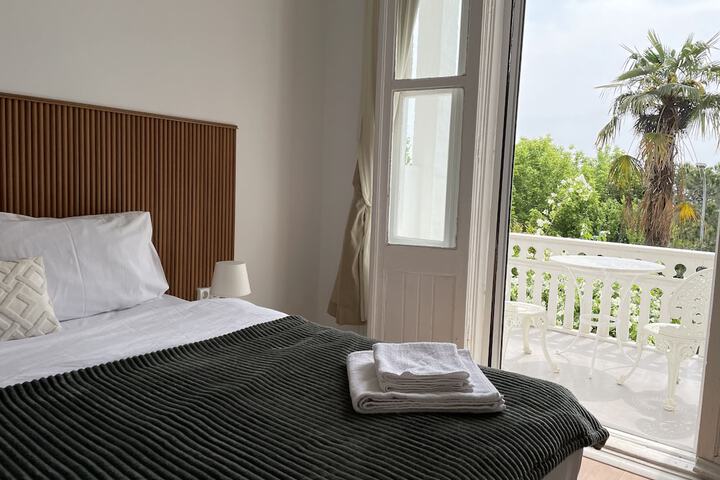 Room 42 of 132
