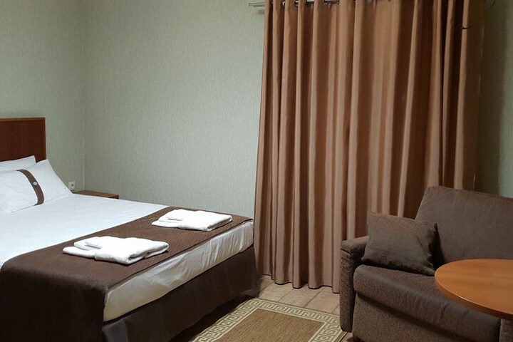 Room 9 of 38