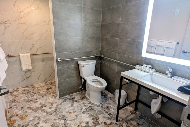 Room 34 of 46