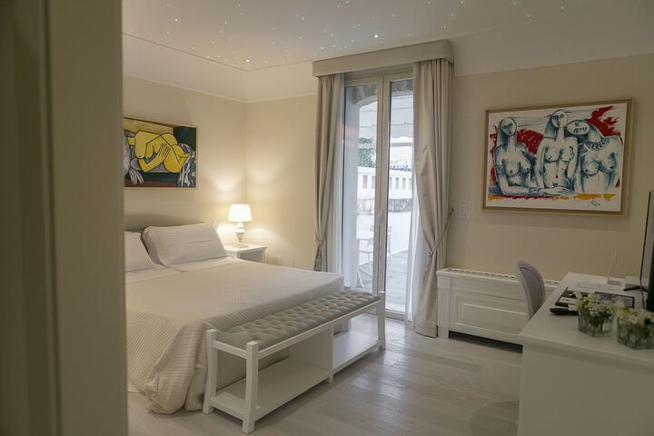 Room 28 of 106