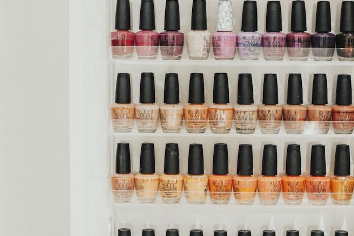 Nail salon