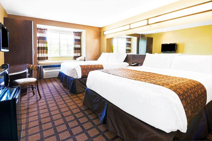 1 Queen Bed (14 of 15)