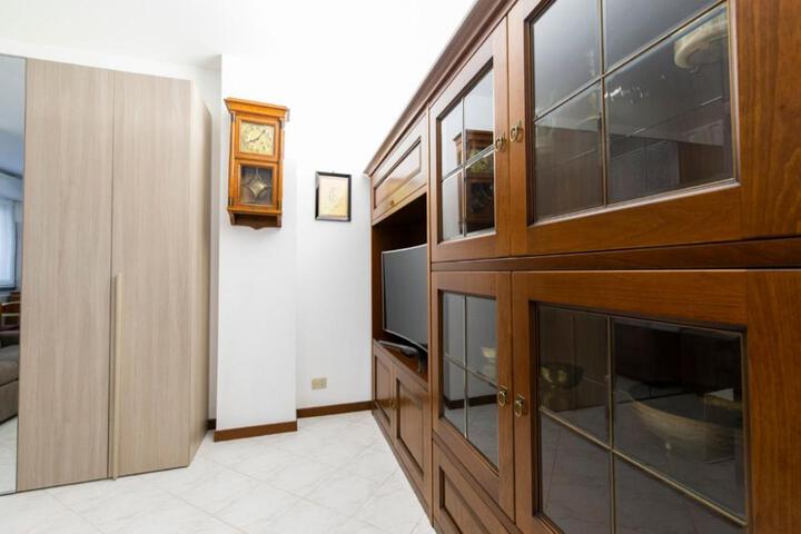 Pisani 4 in Monza with 1 bathrooms