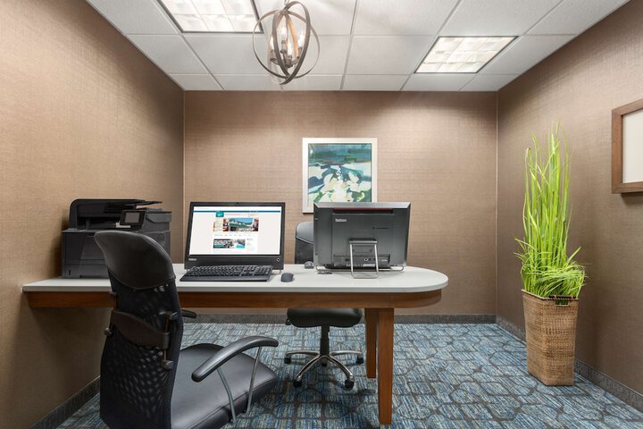 Business Center 40 of 44