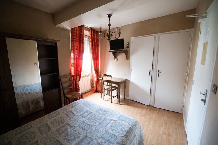 Room 2 of 16