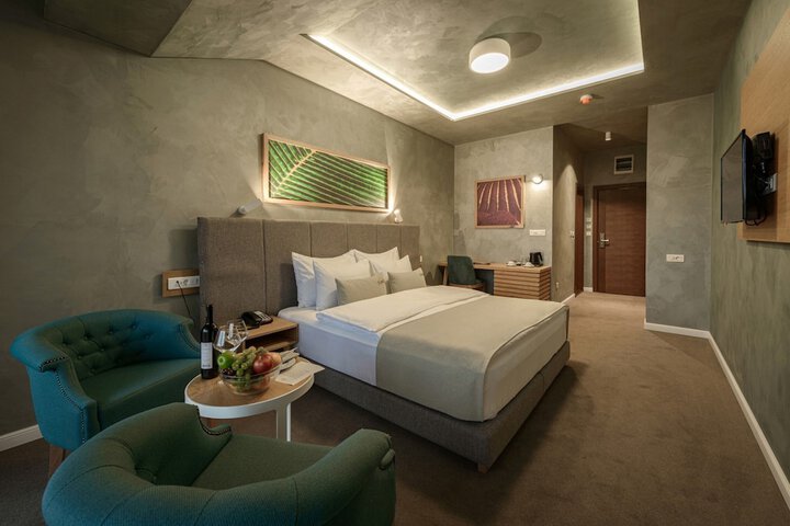 Room 36 of 102