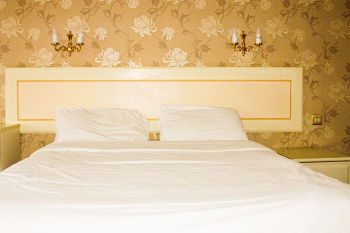 Room 5 of 65