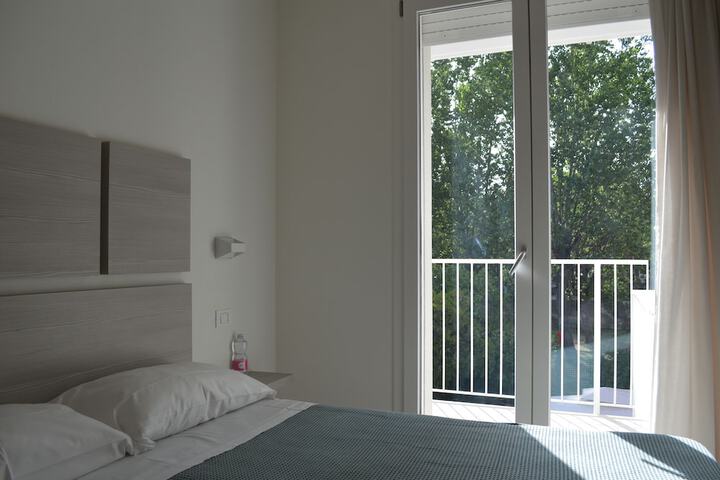 Room 17 of 140