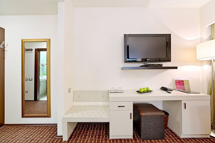 Room 6 of 39