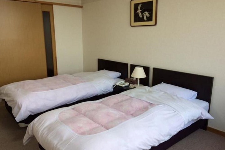 Room 9 of 30