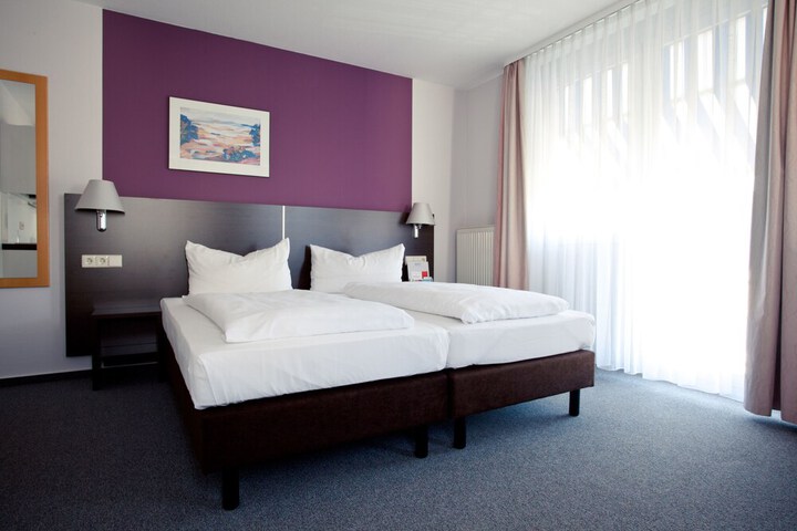 Room 8 of 35