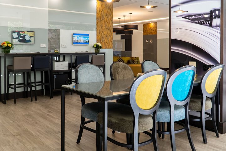 Entrance & Lobby