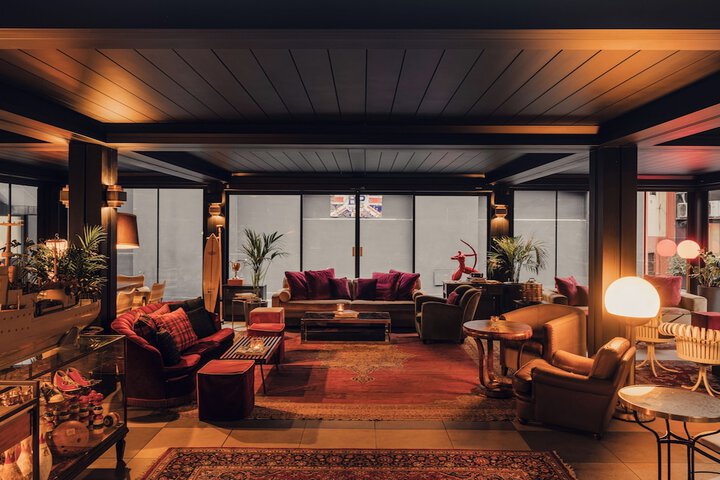 Entrance & Lobby