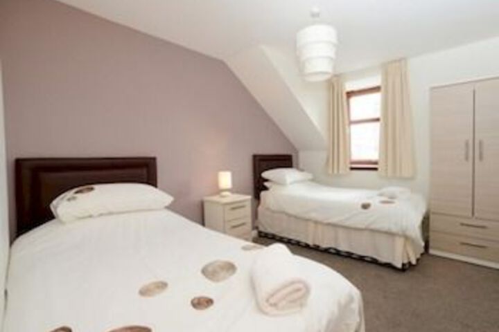 Room 3 of 10