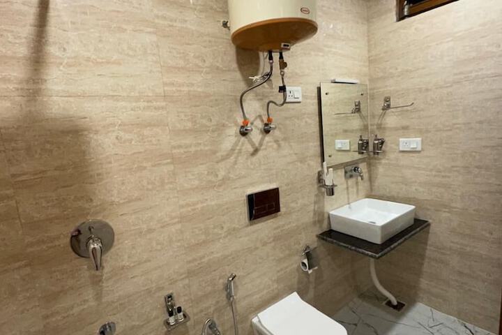 Room 16 of 27