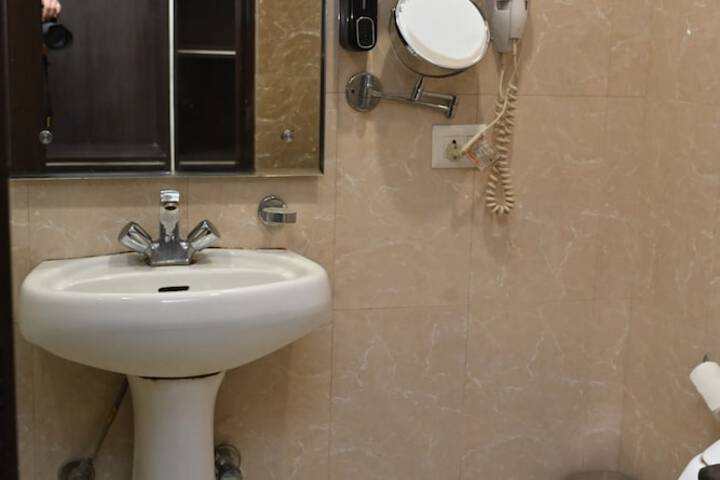 Room 15 of 28