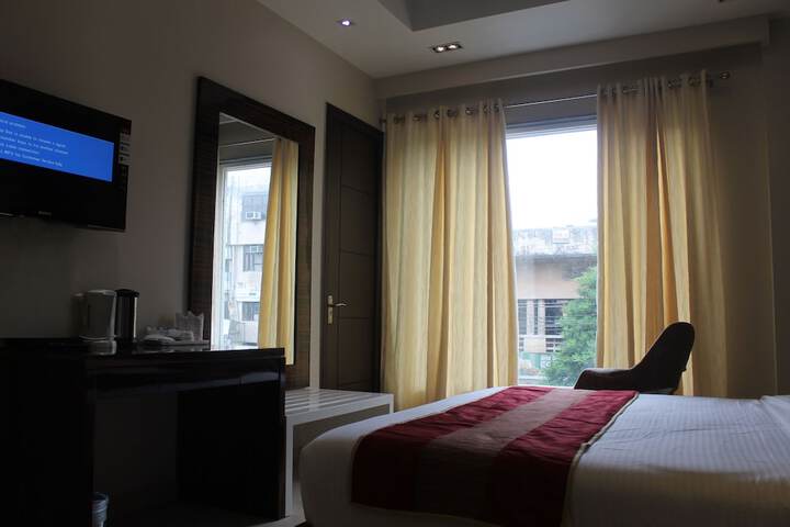 Room 4 of 34
