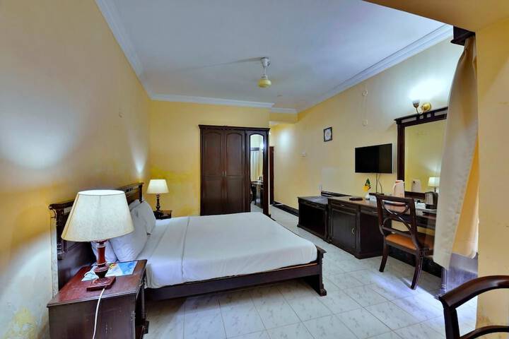 Room 5 of 25