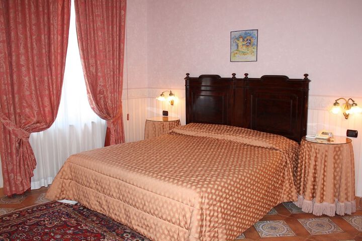 Room 21 of 38