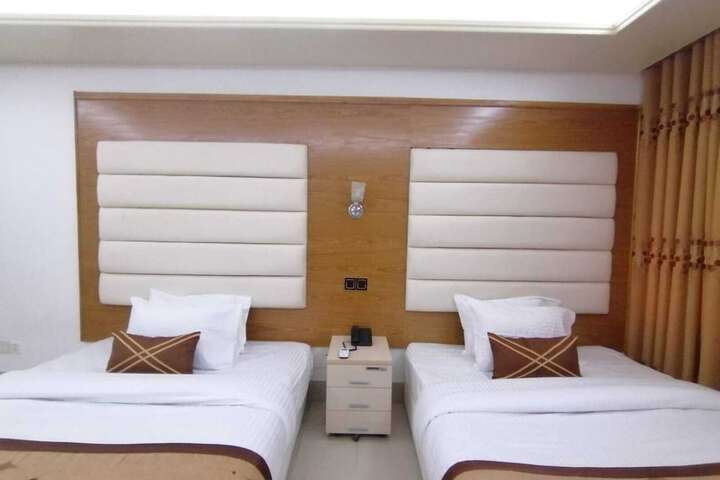 Room 10 of 18