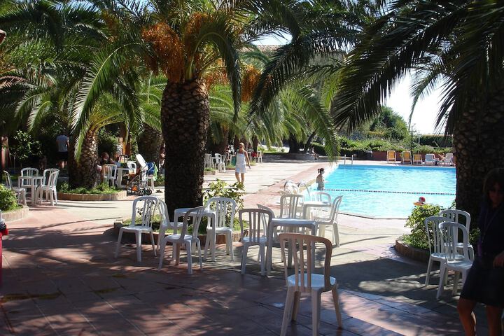 Hotel with Pool