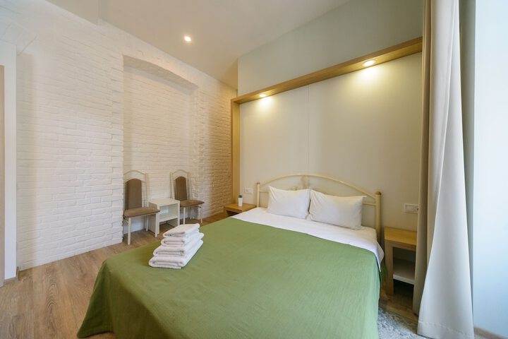 Room 42 of 108