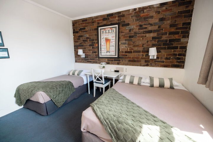 Room 5 of 28