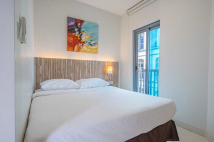 Room 7 of 12
