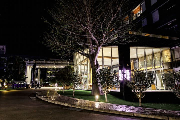 Hotel Exterior 133 of 153