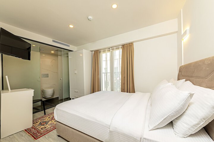 Room 6 of 26