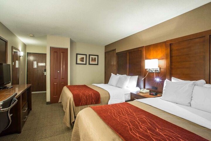 Double Accessible 2 Queen Beds (1 of 7)