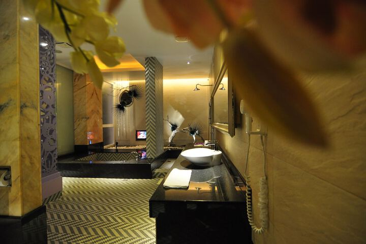 Room 8 of 20